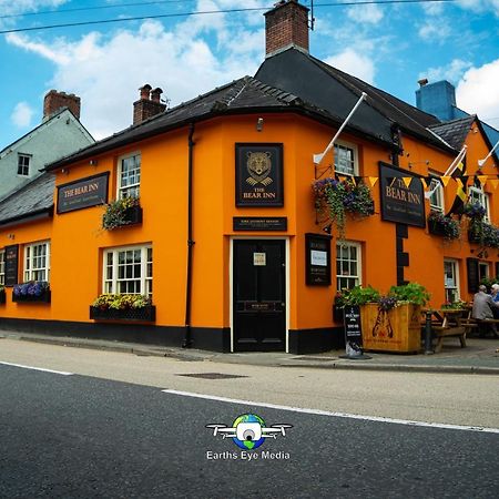 The Bear Inn Llandovery Buitenkant foto