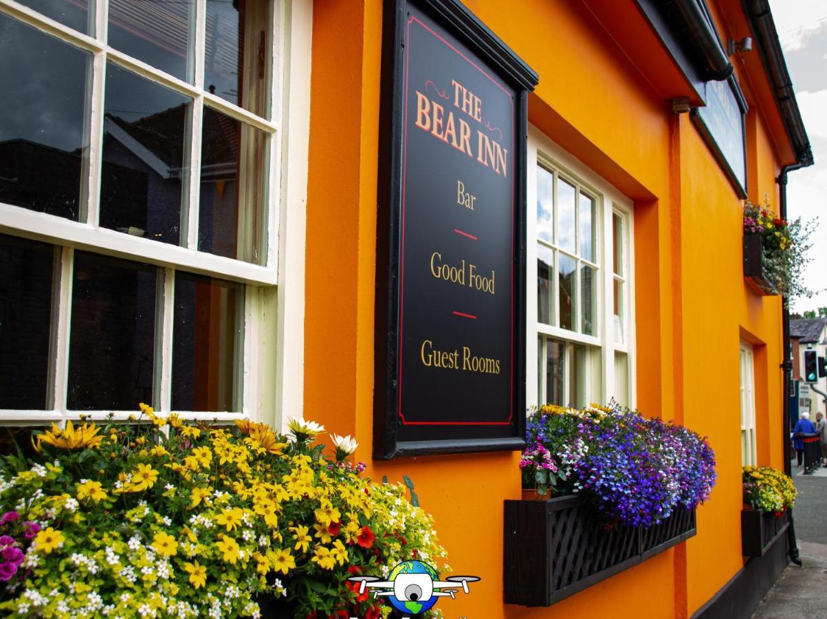 The Bear Inn Llandovery Buitenkant foto