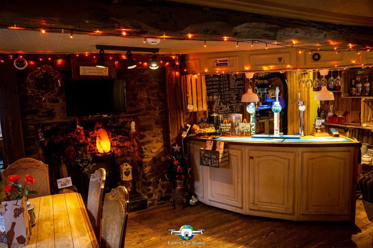 The Bear Inn Llandovery Buitenkant foto