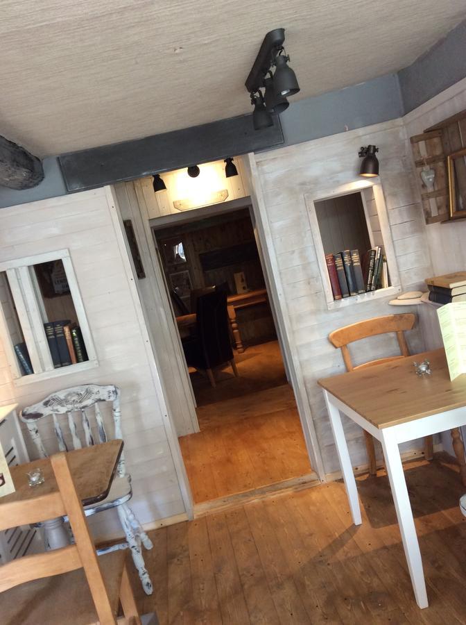 The Bear Inn Llandovery Buitenkant foto